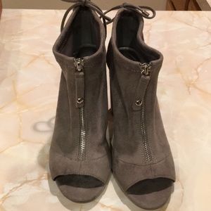 Guess Shooties. NBW.